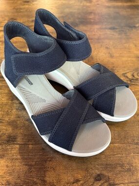 Cloudsteppers by Clark’s Navy Sport Wedge Sandals White Midsole Cushion Soft